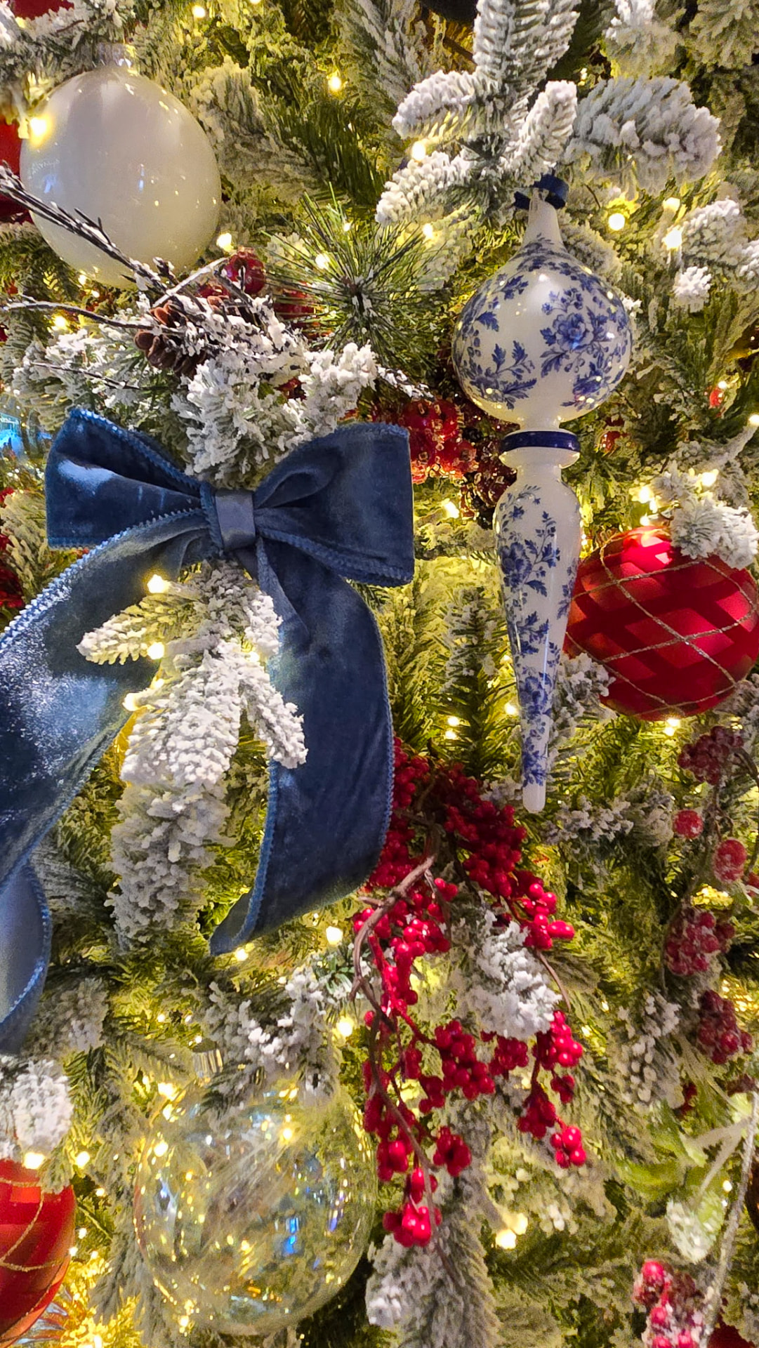Wildflower Grace seasonal holiday arrangement 16